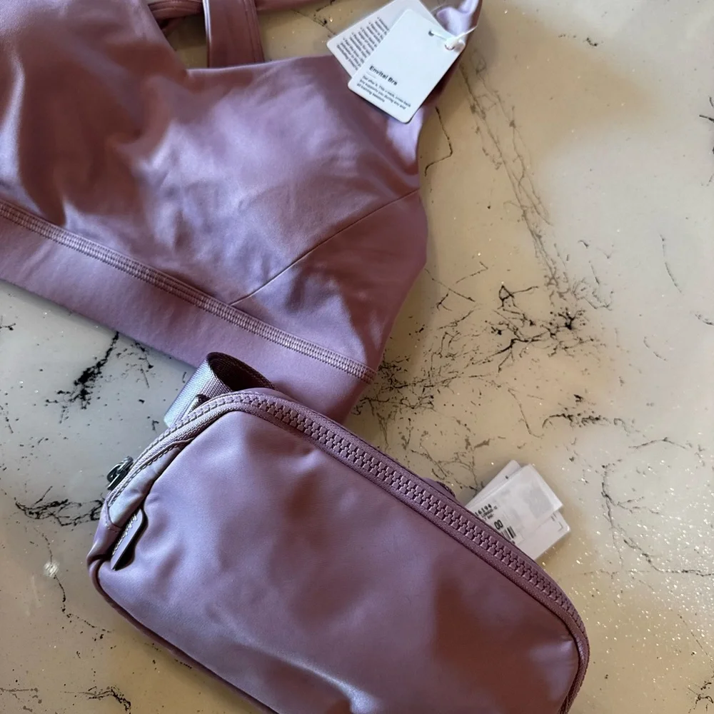 lululemon athletica Women's Envital b/c cup Sports Bra with everywhere belt bag - Picture 4 of 13